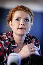 »Det er trist situation, når en af Danmarks største vindmølleproducenter lukker og afskediger så mange mennesker«, siger Inger Støjberg. 