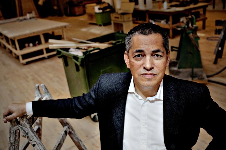 Bestikkelse. Kenneth Plummer har ordret lovet forfatteren Kurt Lassen 'en belønning, hvis du lader være at skrive om mit privatliv overhovedet'. 