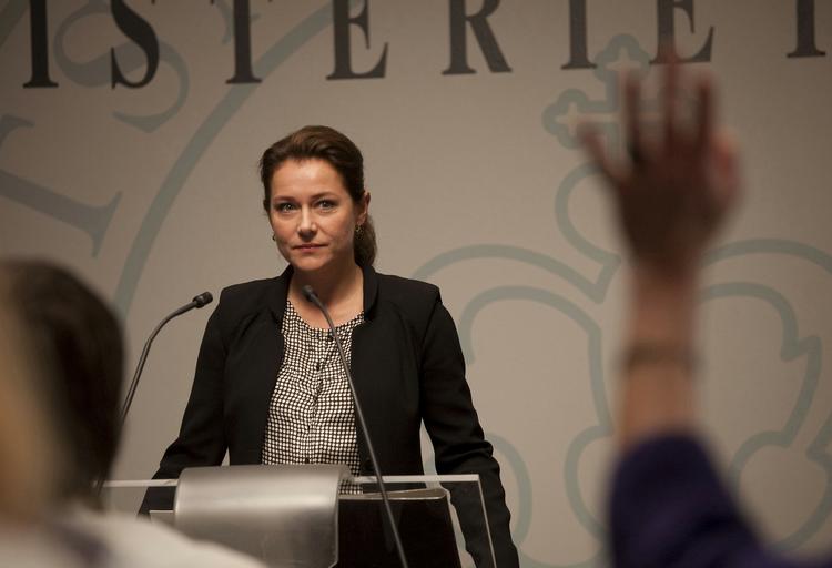 Borgen. Sidse Babett Knudsen spiller hovedrollen som statsminister Birgitte Nyborg i DR's dramaserie, der trækker i underkanten af halvanden million seere hver søndag. Pr-foto. 