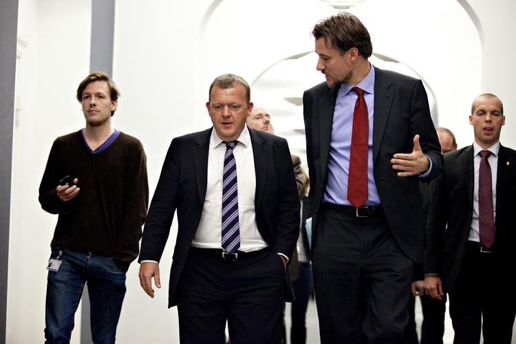 Prime Minister Lars Løkke Rasmussen has reported to the Foreign Policy Committee prior to the upcoming EU summit where France and Germany may propose to re-open the Lisbon Treaty. 