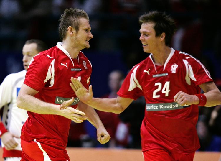 'veteran'. Hans Lindberg (t.h.) er en af de mest rutinerede på det  rekonstruerede landshold. Arkivfoto. 