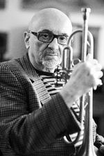 Tomasz Stanko tror på, at  udfordringer er til for at udvikle os - selv det at skulle genskabe sin tone efter at have mistet sine tænder. Han går for at være Polens vigtigste jazzmusiker. Foto: Dariusz Kawka 