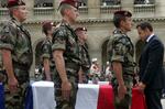 Sorg. Frankrigs præsident, Nicolas Sarkozy, fotograferet ved en tidligere lejlighed, hvor han modtager en kiste med en dræbt fransk soldat. 