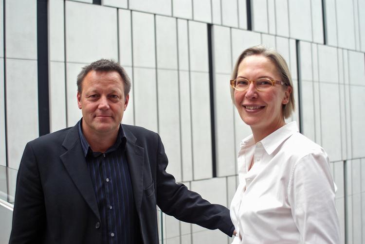 Øverstkommanderende. Maria Rørbye Rønn fotograferet i 2008 sammen med Peter Kyhl, som hun dengang afløste i DR's direktionssekretariat. 