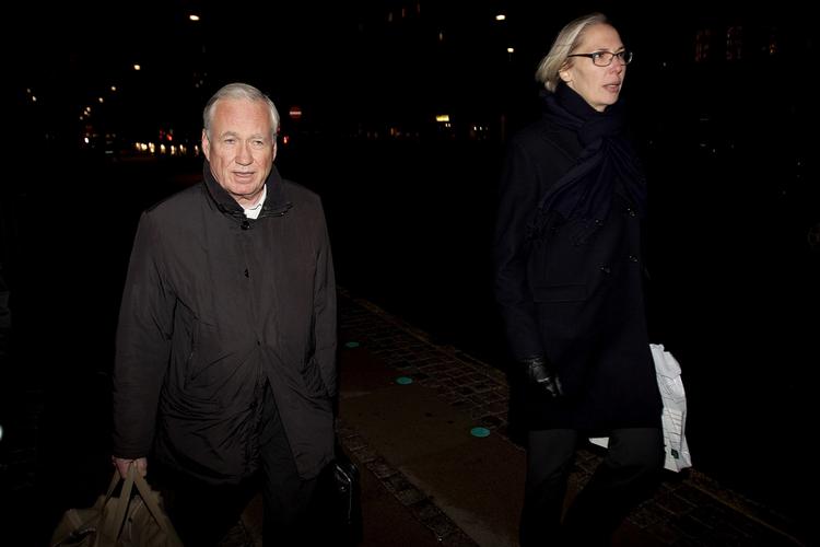 KRISEMØDE. DR's bestyrelse var ikke meget for at udtale sig inden deres krisemøde, der tog tre timer. Formand Michael Christiansen (tv.) er her på vej ind til mødet, der foregik på Skt. Annæ Plads i det  indre København. 