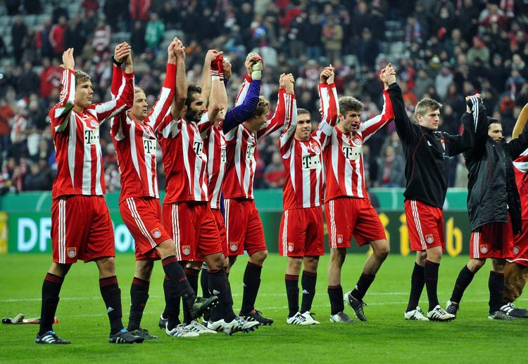 parade. Bayern München tjener årligt 164 millioner på at have et firmalogo på trøjerne. Arkivfoto. 