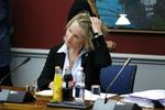 Lene Espersen indledte samrådet med at beklage, at hun havde svaret upræcist i Folketingssalen. 
