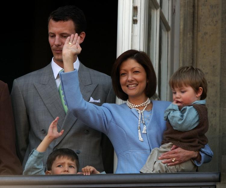 Prins Joakim og daværende Prinsesse Alexandra med Prinserne Nicolai og Felix, fejrer Dronningens fødselsdag på Amalienborg 16. april 2007. 