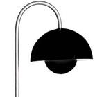 en blomst til haven. Flowerpot VP5 er fremstillet i aluminium og børstet stål. Den er 180 centimeter høj, og skærmen har en diameter på 23 centimeter. 