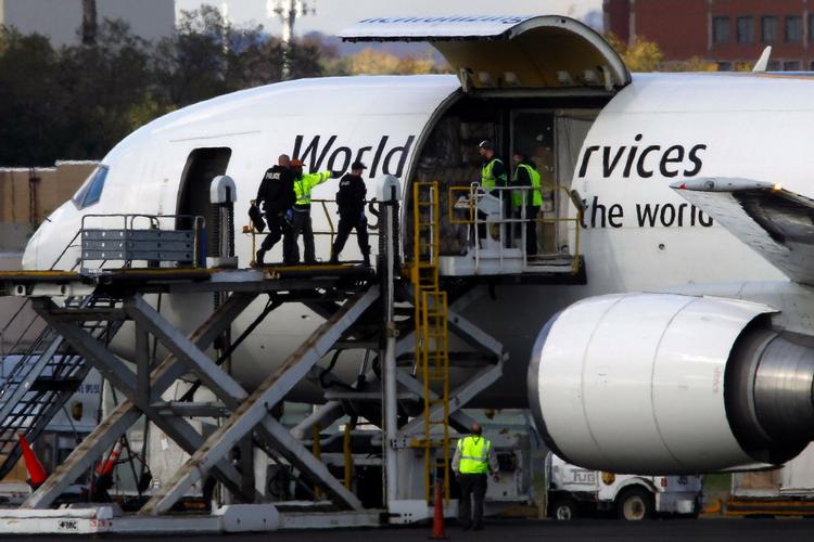 Kontrol. De amerikanske myndigheder har i nat dansk tid undersøgt flere transportfly for bomber som her i Philadelphia. 