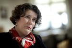 Fangesager. Dansk tolk anklages for at hæve været vidne til, at britiske soldater har tæsket en irakisk fange halvt fordærvet, uden at gribe ind. Forsvarsminister fastholder fælles undersøgelse af alle de sager, der er kommet frem den seneste uge. 