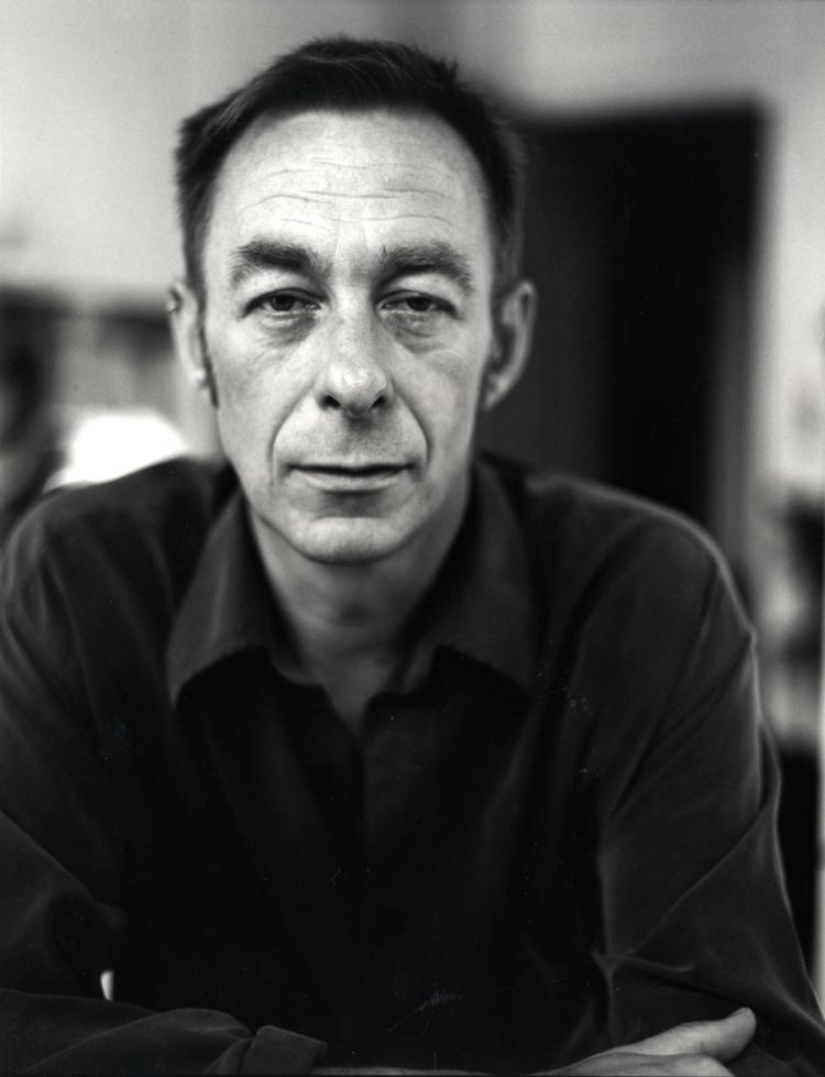 Selvbiografisk. Hans Otto Jørgensens selvbiografiske romanserie blev indledt med 'Hestenes øjne' for to år siden og videreført med 'The Factory' i fjor, som 'Sæt Asta fri' nu udvider med endnu et bind. 