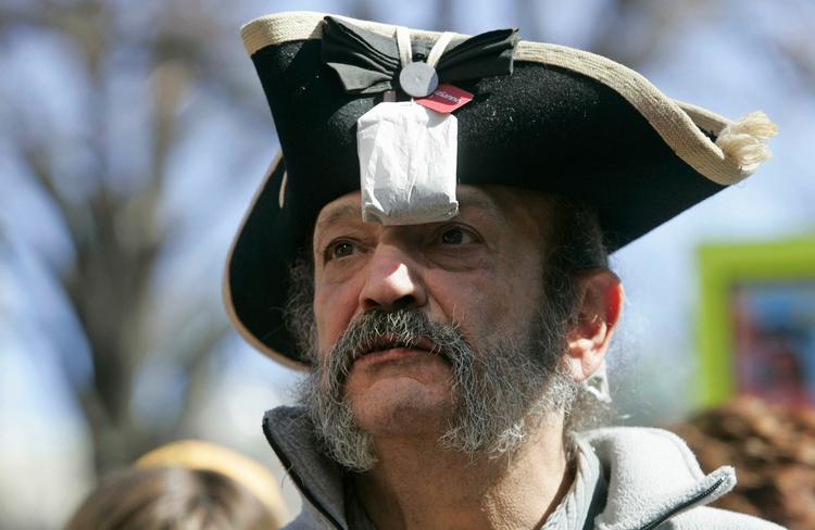 Oprører. Den såkaldte Tea Party-bevægelse har sat sit markante fingeraftryk på midtvejsvalget. Her demonstrerer Greg Hermandez fra Quicksburg, Virginia, sin sympati for bevægelsen ved en tidligere lejlighed. 