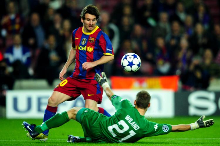 målfarlig. Den argentinske boldkunstner Lionel Messi var en evig trussel mod FCK’s målmand Johan Wiland og scorede begge mål for Barcelona. Foto: Manu Fernandez/AP 