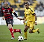 Dyst. FC Midtjyllands Mikkel Thygesen og Horsens Gilberto Macena i superligakampen på CASA Arena i Horsens. 