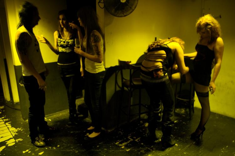 Unges druk bliver vildere, hvis de starter tidligt. Men hver anden forælder accepterer enten stiltiende eller åbent at unge drikker før de er 15 år. 