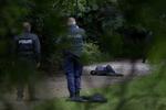Forlænget. Den 24-årige tjetjener, der stod bag en eksplosion, der gik af på Hotel Jørgensen i København i september, er sigtet for at have fremstillet en bombe. Han forbliver varetægtsfængslet indtil 10. januar. 