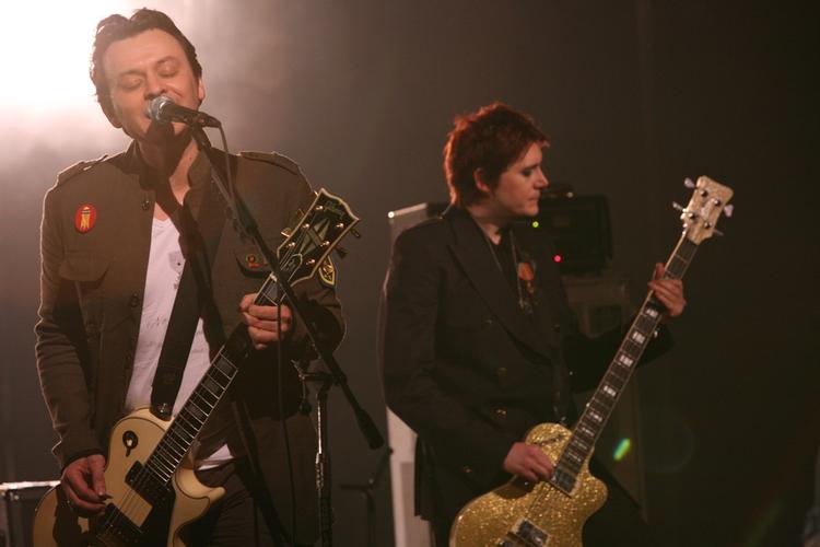 »I will not give up and I will not give in«, synger James Dean Bradfield på titelnummeret 'Postcards From A Young Man'. PR-foto: Sony 