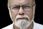 Børnelitteratur. Professor i børnelitteratur Torben Weinreich (billedet) mener, at kendte danskeres forsøg ud i genren er utilstrækkelige. De skriver simpelthen ikke godt nok. 