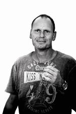 Slaver. Kim Langer melder sig ind i klubben af forfattere, der har beskæftiget sig med Danmarks sorte fortid. 