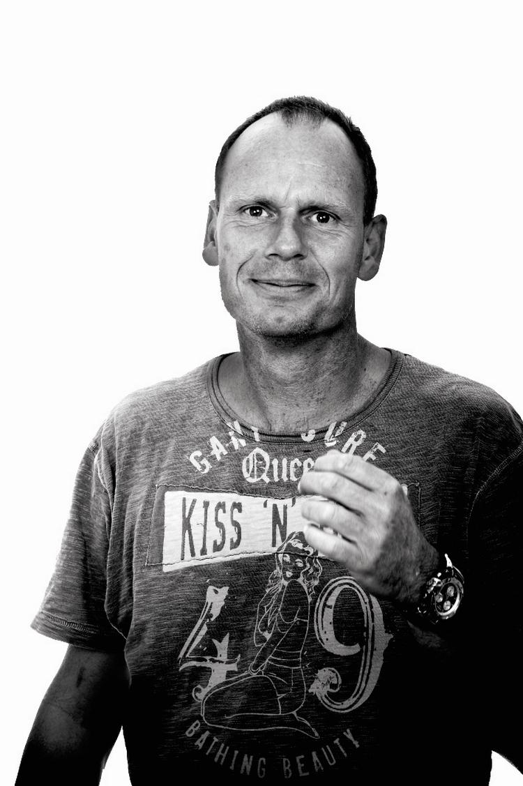 Slaver. Kim Langer melder sig ind i klubben af forfattere, der har beskæftiget sig med Danmarks sorte fortid. 