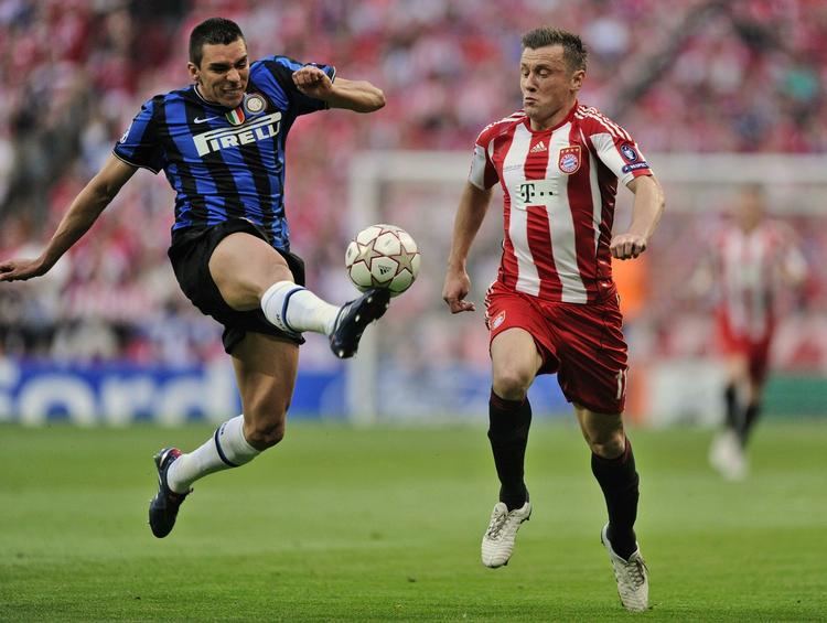 skadet. Ivica Olic (th) ses her under Champions League finalen i maj mellem Inter og Bayern. Arkivfoto. 