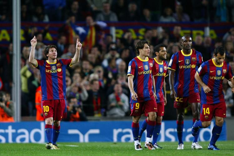 kamperfaring. Lionel Messi (tv) fejrer en scoring. Det har den lille argentiner gjort 29 gange i de 47 Champions League-kampe, han har spillet. Hele FCK-holdet har i alt spillet 70 kampe i mester-ligaen og har scoret fem gange. Arkivfoto. 