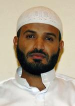 afhopper. Jabr al-Faifi overgav for to uger siden sig selv til myndighederne i Saudi-Arabien. Herefter fortalte han angiveligt myndighederne om de to pakkebomber, der skulle fragtes fra yemen til USa via fly. Bomberne blev fundet i fly i henholdvis London og Dubai i den forgangne uge. 