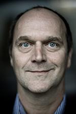 Afhopper. Henrik Soloy mener, at Pia Kjærsgaards seneste forslag om forbyde folk at se tv-kanaler som Al-Jazeera og Al Arabiya er kulminationen på et stigende 'fremmedhad' . 