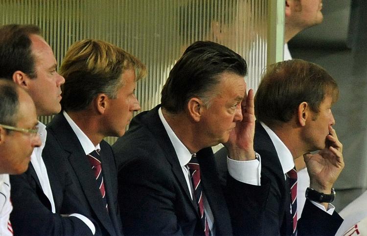pres. Louis van Gaal (nummer to fra højre) har haft stor succes med Bayern München de seneste par år. Men krisen kradser nu - og så går ledelsen efter træneren. Arkivfoto. 
