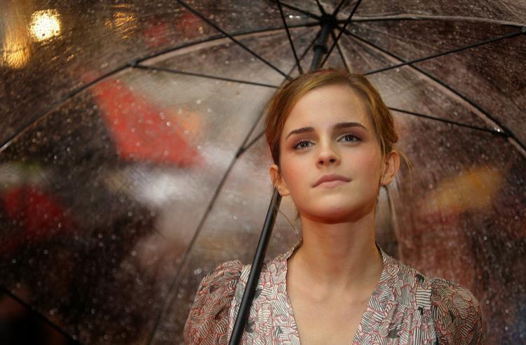 Hermione. Hermione Granger og Ron Weasley (Rupert Grint) er trolddomslærlingen Potters bedste venner gennem hele serien. Her ankommer Emma Watson til premieren på 'Harry Potter og Halvblodsprinsen' i London i sommeren 2009. 