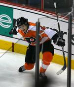 bisse. Danny Briere fra Philadelphia Flyers er blevet straffet for overfald på Frans Nielsen i lørdagens kamp. Arkivfoto. 