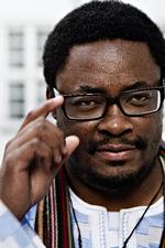 Forfulgt. Fribyforfatteren Tendai Frank Tagarira, 26, skal være i Århus frem til 2012. Han har bl.a. skrevet 'Beyond Money', 'Trying to Make Sense of It' og 'Parable of the Pumpkin Seeds'. Ingen af bøgerne er udgivet i Zimbabwe, hvor Mugabes styre forfølger ham. 