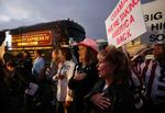 Provoer. Aktivister fra Tea Party Express har booket plads på samme hotel som demokraten Harry Reid i Las Vegas. 