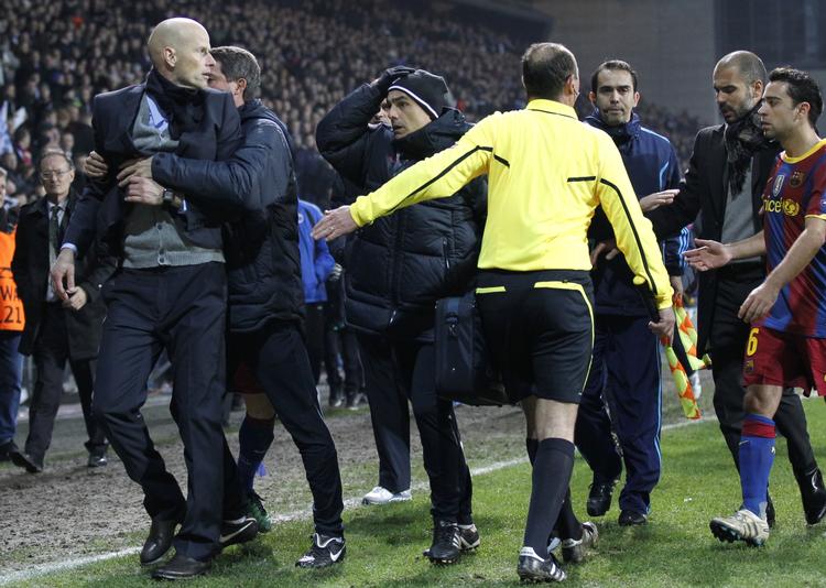Folk måtte lægge sig imellem Ståle Solbakken og Barcelonas træner Guardiola. 