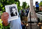 Opgravet. Det er tidligere rumænske diktator Nikolae Ceausescus, der ligger i graven på militærkirkegårdens i Bukarest bekræfter en Dna-analyse. 