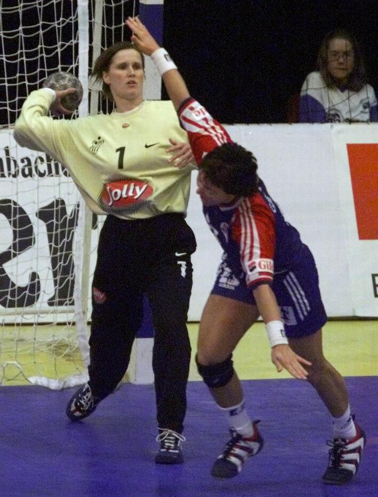 Rutine. Lene Rantala kan i en alder af 42 år få comeback på det danske kvindelandshold i håndbold. Her er hun i aktion under EM 1998. Arkivfoto. 