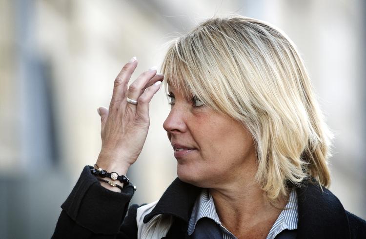 Tavs. Udenrigsminister Lene Espersen ønsker ikke at udtale sig om finansudvalgets kritik af hende, før hun kender den endelige formulering. 
