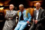 Morgan Freeman (midten) og Bruce Willis er gode som gale gamle mænd, men John Malkovich er det helt store scoop i en utraditionel, underholdende actionfilm, hvor vilje, attitude og humor kompenserer for de gigtramte knogler. Foto: Nordisk Film 