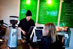 Man kan få sunde pressede drikke med både ærter og ingefær på Big Apple. Men bedst er nu det usunde - de friskbagte kager, der kommer lige fra familiens klassiske konditori, St. Taffelbay. 