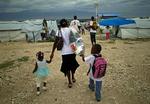 Evakuering. Mere end en million mennesker lever i midlertidige teltlejre i det sydvestlige Haiti, der forventes at blive ramt af tropisk storm eller orkan i løbet af natten. 