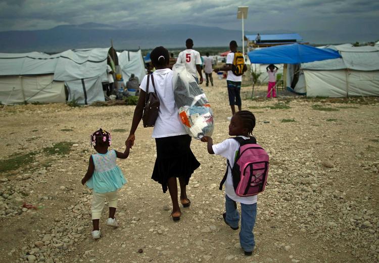 Evakuering. Mere end en million mennesker lever i midlertidige teltlejre i det sydvestlige Haiti, der forventes at blive ramt af tropisk storm eller orkan i løbet af natten. 