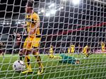 tophold. Leverkusens Patrick Helmes jubler over tyskernes afgørende scoring i kampen mod Aris Thessaloniki. 