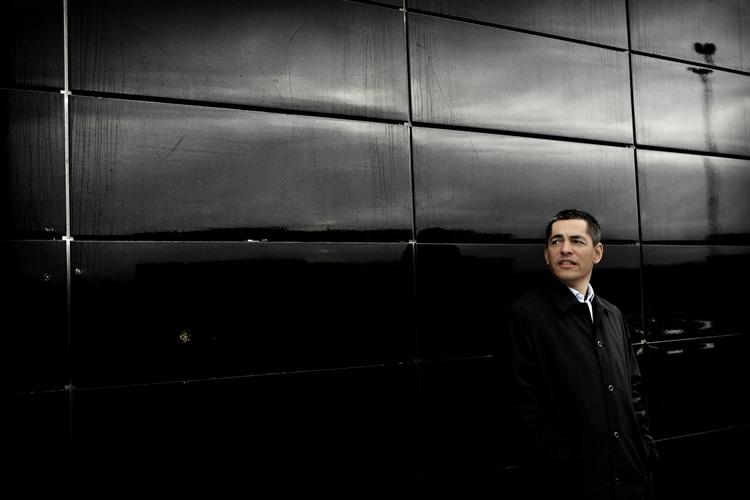 armslængde. Den person, der kommer til at erstatte Kenneth Plummer som generaldirektør, skal være klar over, at armslængdeprincippet reelt er ikkeeksisterende i DR, skriver Anita Bay. 