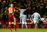 fejl. Et dårligt timet hovedstød af Liverpools Christian Poulsen satte et Napoli-friløb i gang til italienernes scoring. 