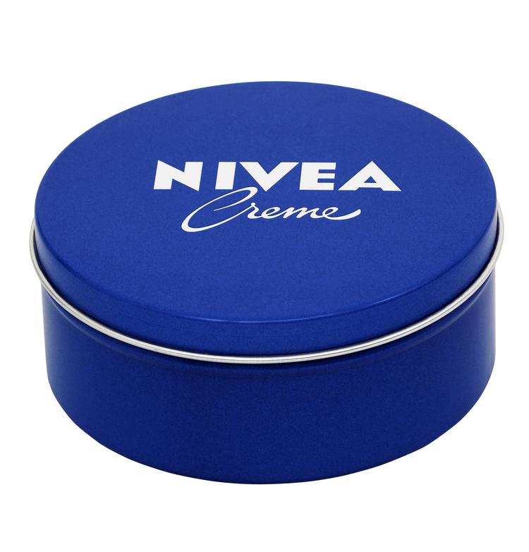 nivea classic. Mange kender cremen i den karakteristiske emballage fra deres barndom. Dåsen fås også i en større udgave med 400 ml samt i en mindre med 30 ml. 