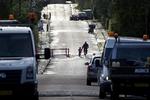 Privatisering. Kommuner kritiseres for at tørre vedligeholdelsen af veje over på private. Lyngby-Taarbæk har privatiseret 23 kilometer vej kort før lovindgreb. 