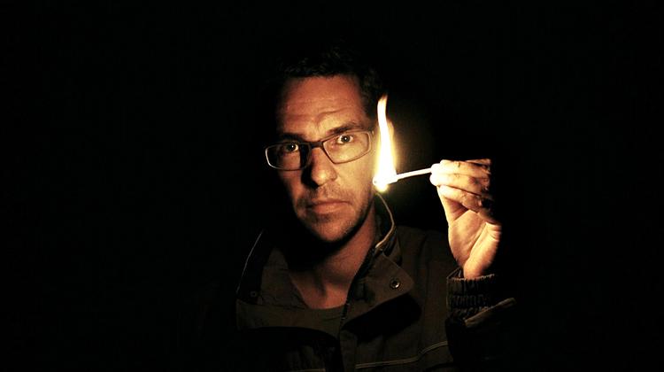 Michael Madsen. Født 1971. Har instrueret 'Himmelnattens Kejser' i 2003 og den prisvindende 'To Damascus' i 2005. 'Into Eternity' er udtaget til årets IDFA-festival og blev vist i kategorien 'Most Indie' på årets Sitges-festival.