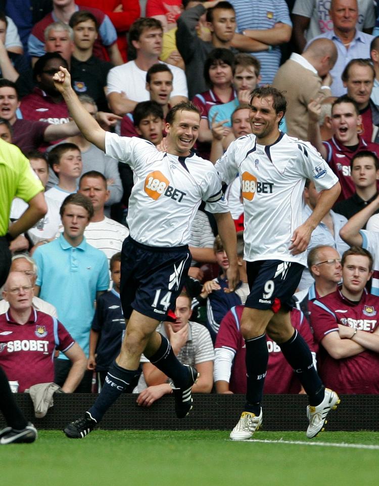 dobbelt. Kevin Davies (t.v.) scorede to gange mod Tottenham. Arkivfoto. 
