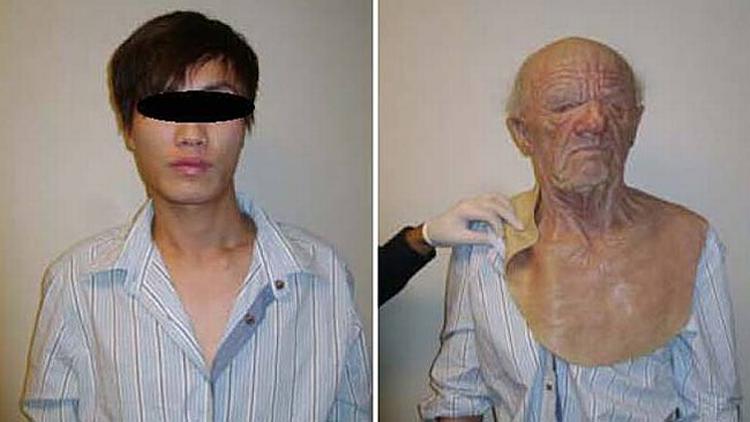 Snydt. Måske var asiaten i starten af 20'erne blevet inspireret af filmen Mission Impossible II, hvor både Tom Cruise og flere af filmens andre skuespillere skifter masker, som vi andre skifter sokker. Ethan Hunt havde dog aldrig lavet den amatørfejl, der fældede vor unge asiatiske ven. 